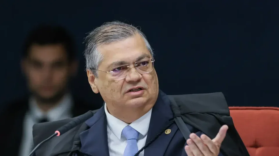 Dino corta aposentadoria de juiz criminoso