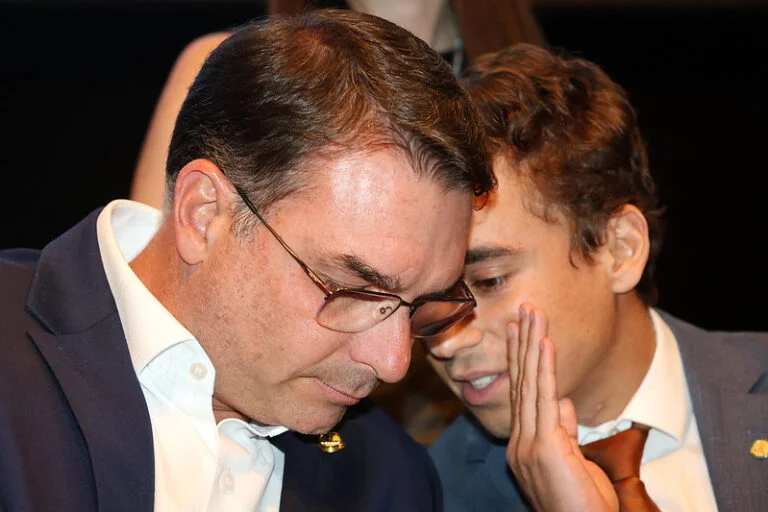 Flávio Bolsonaro e Nikolas surgem em celular de Vorcaro