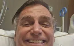 Vídeo flagra Bolsonaro caminhando normalmente