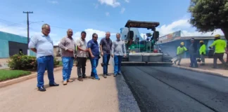 Ezequiel Neiva acompanha recapeamento em Cerejeiras