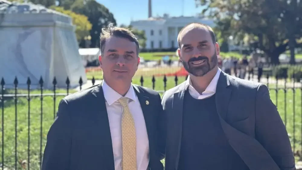 Filhos de Bolsonaro apelam a Trump por intervenção no Brasil