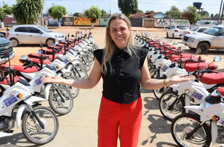 Deputada entrega 100 motos para agentes de saúde em RO