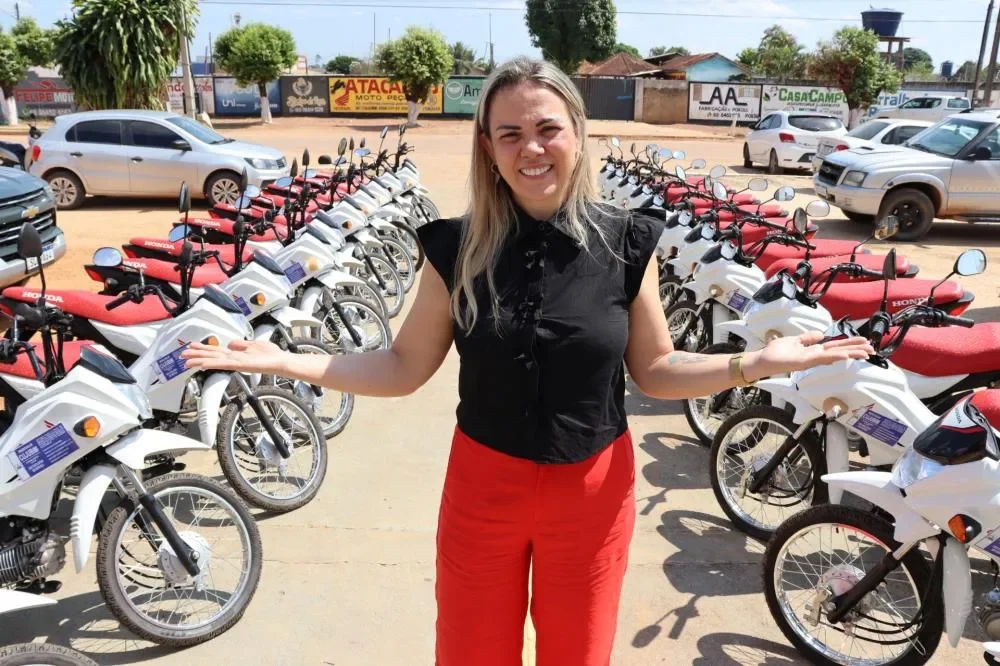 Deputada entrega 100 motos para agentes de saúde em RO