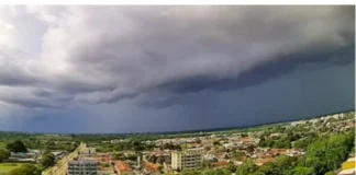 Domingo com trovoadas e pancadas de chuva em RO