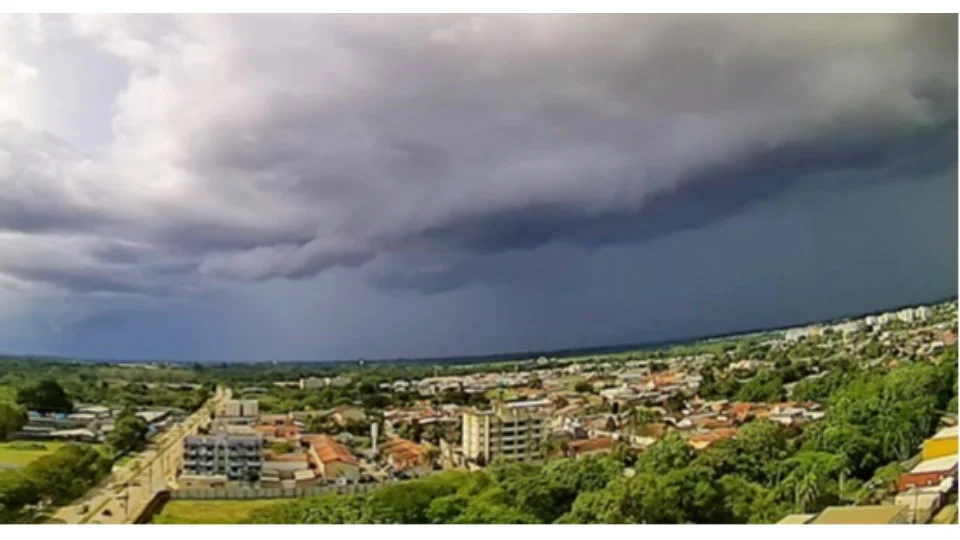 Sexta-feira de chuvas intensas e trovoadas em RO