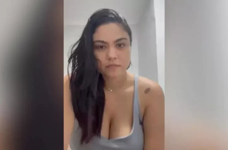Mulher abandona o celular após perder tudo no “Tigrinho”