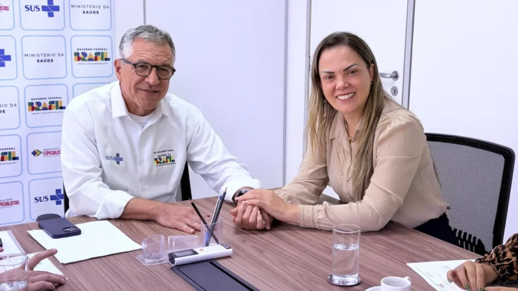 Deputada foca na saúde de RO em reunião com ministro de Lula