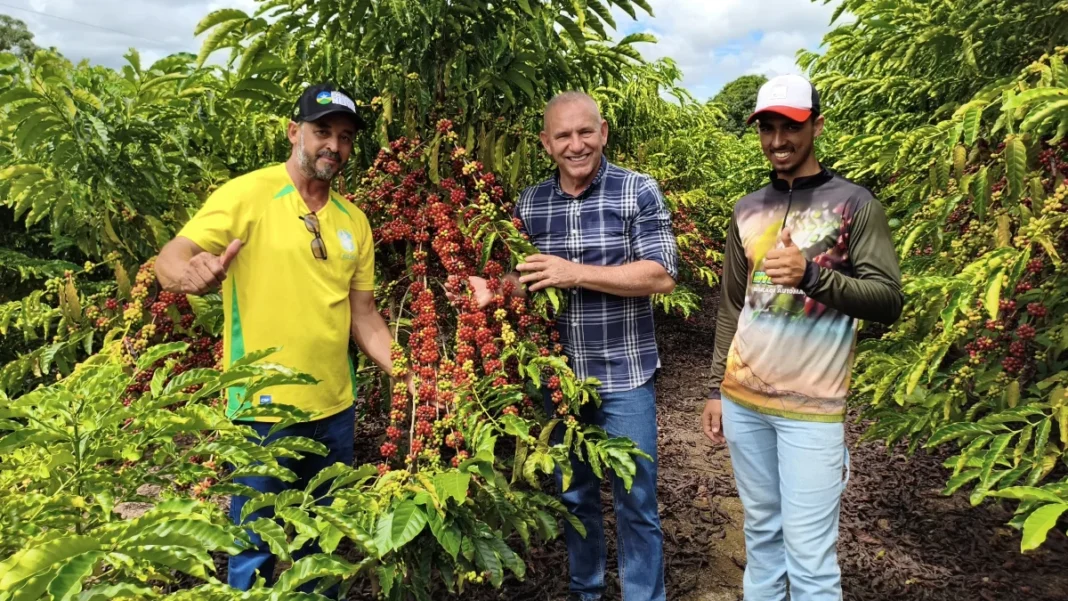 Ezequiel garante máquina de café para famílias em Alta Floresta
