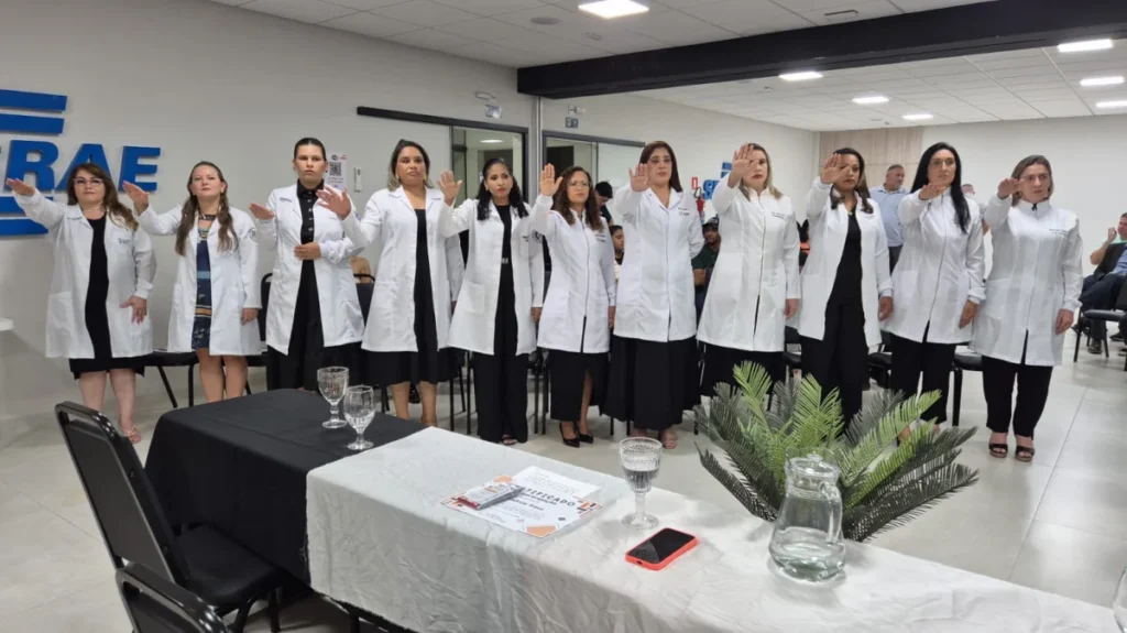 Cerimônia do Jaleco emociona formandos da saúde em Vilhena