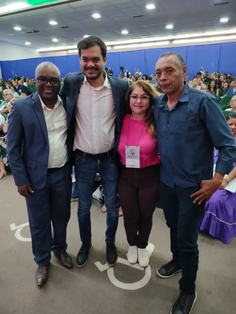 Pré-candidatos do PSOL são apresentados em congresso de educação