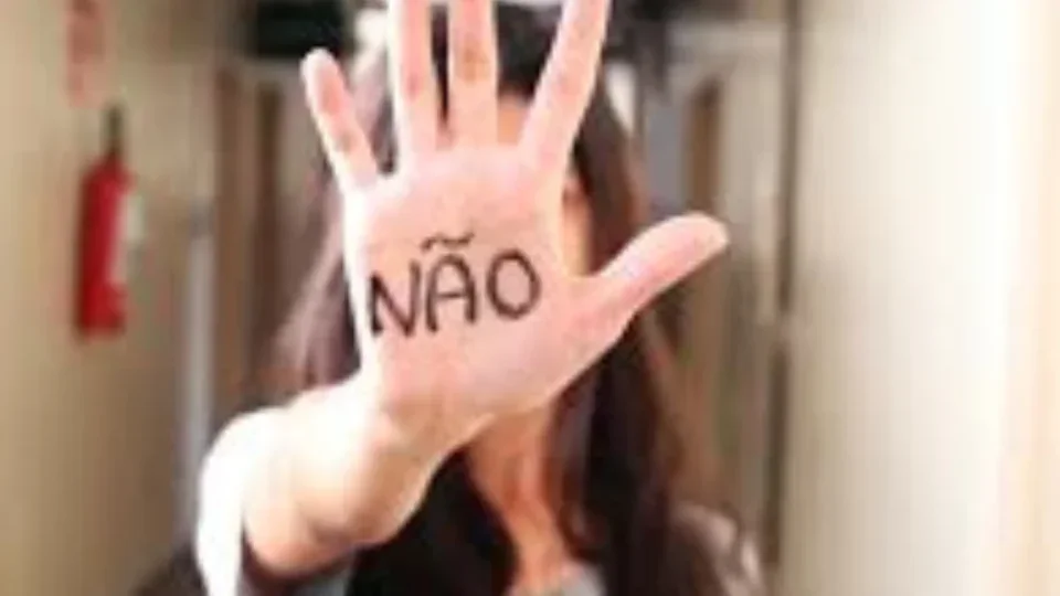 Assédio atinge quase 50% das mulheres no país