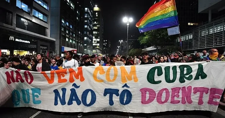Ativista denuncia clínicas de “cura gay”