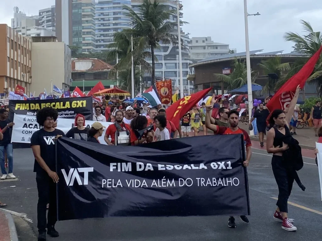 Manifestações defendem fim da jornada 6×1 no Brasil