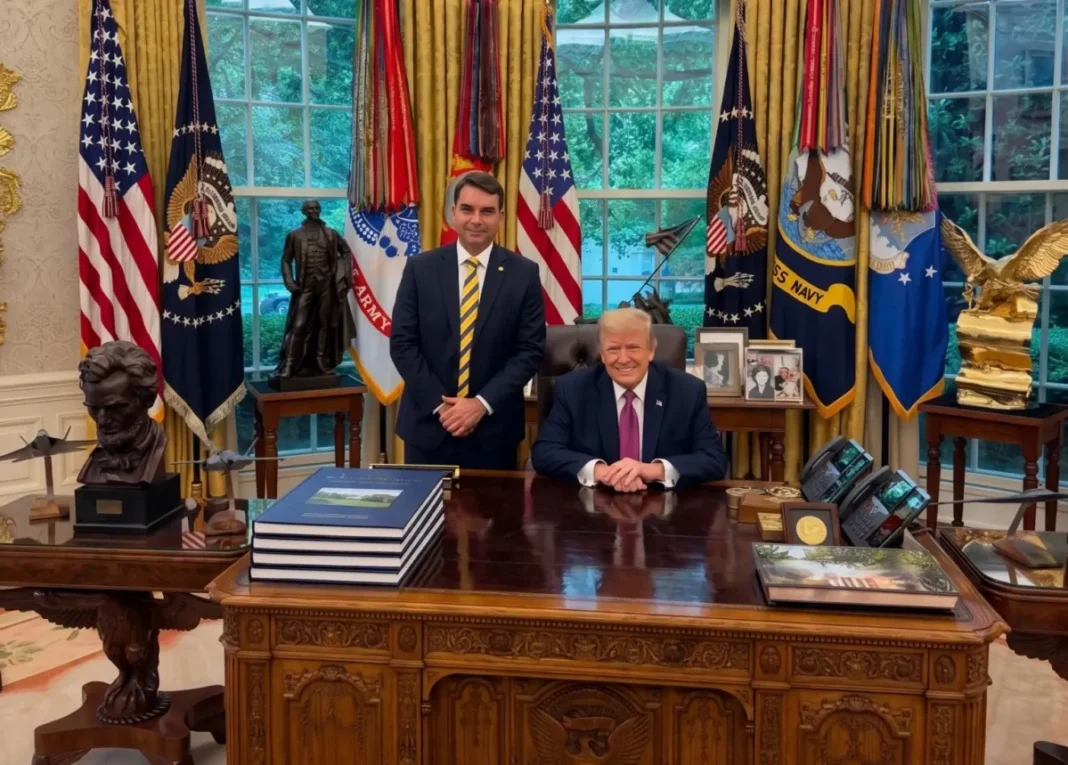 Pix pode acabar após pedido de Flávio Bolsonaro a Trump