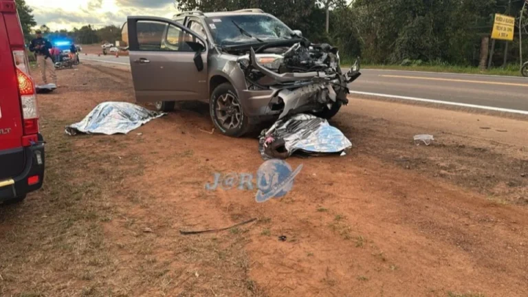 Duas pessoas morrem em colisão frontal na BR-364