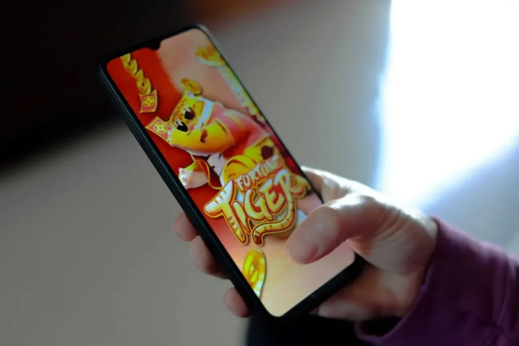 Bet é obrigada a ressarcir R$ 180 mil a PM viciado no Tigrinho