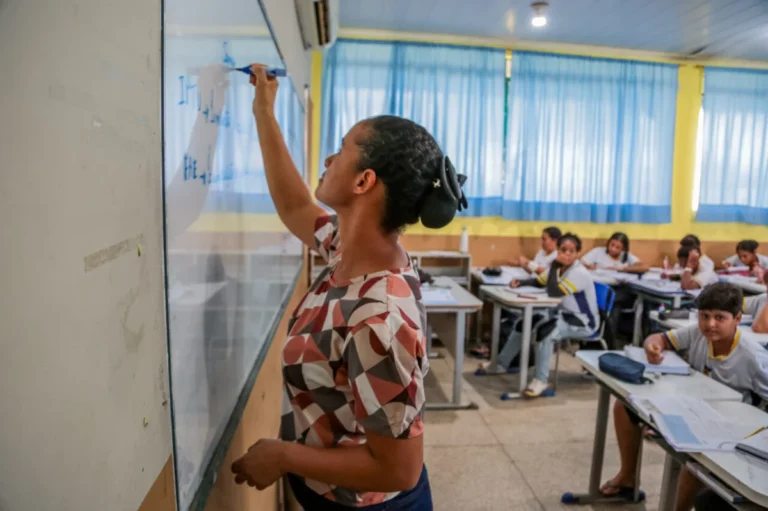 Educação política vira conteúdo obrigatório na educação básica