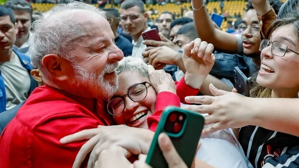 PT lança Lula à reeleição neste domingo