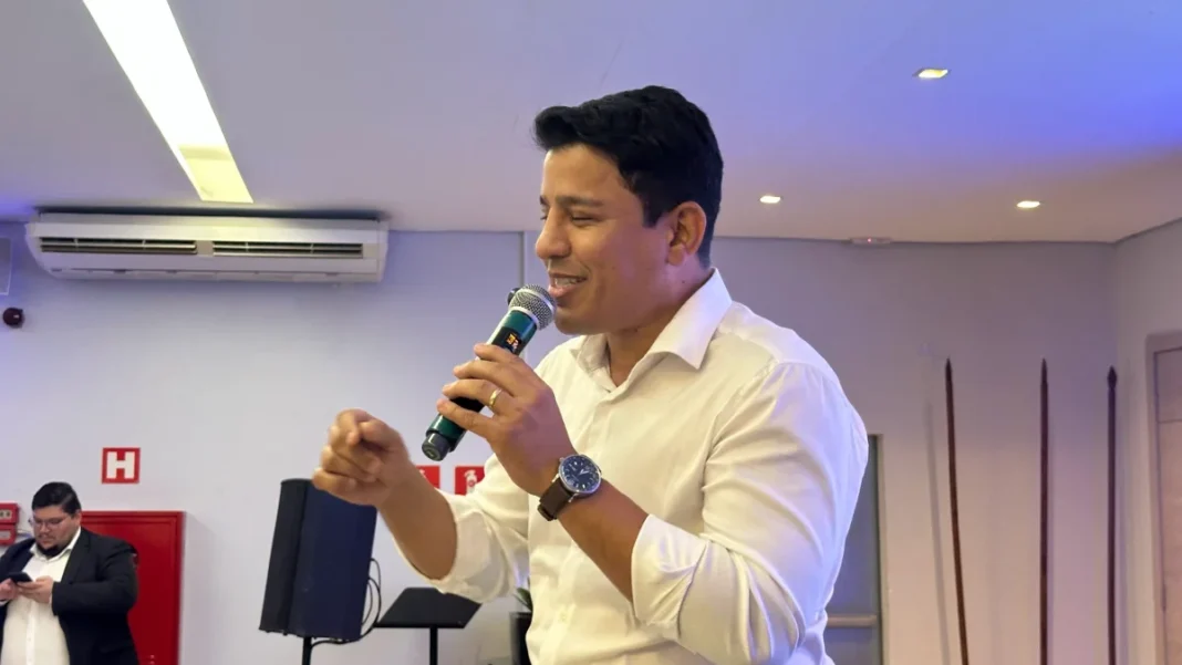 Candidato nega inflar números de sua rede social