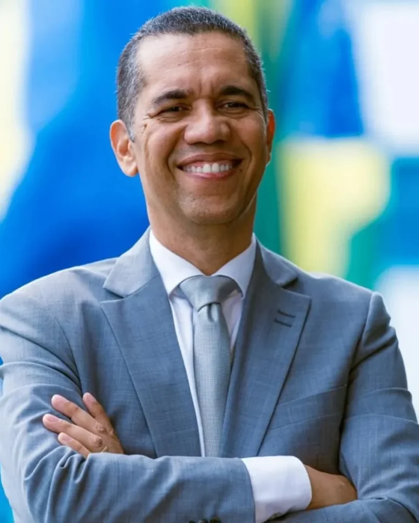 Candidato garante isenção de IPVA para motoristas de app