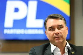 É o Flávio Bolsonaro! Rejeição atinge 50%, diz pesquisa
