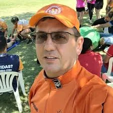 Novo candidato: Adriano Bombeiro entra no lugar de Ezequiel