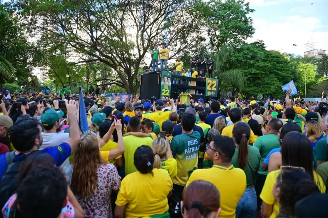 Flávio diz sofrer “tentativa de homicídio” após arremesso de ovos