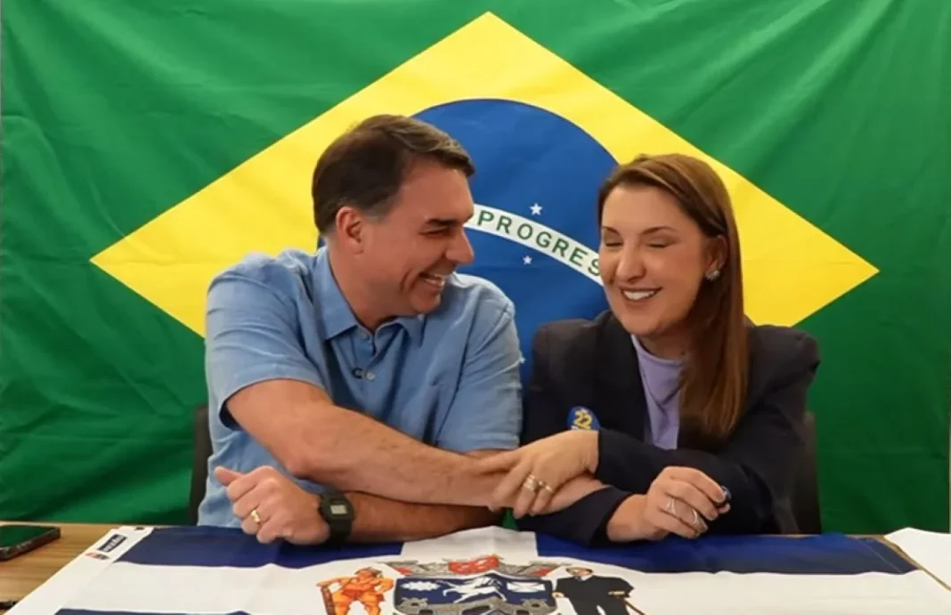 Equipe de Flávio vai trocar servidores públicos por IA: demissões