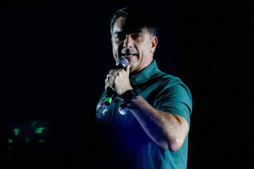 Festa com prostitutas e Rolex envolvem Flávio na pandemia