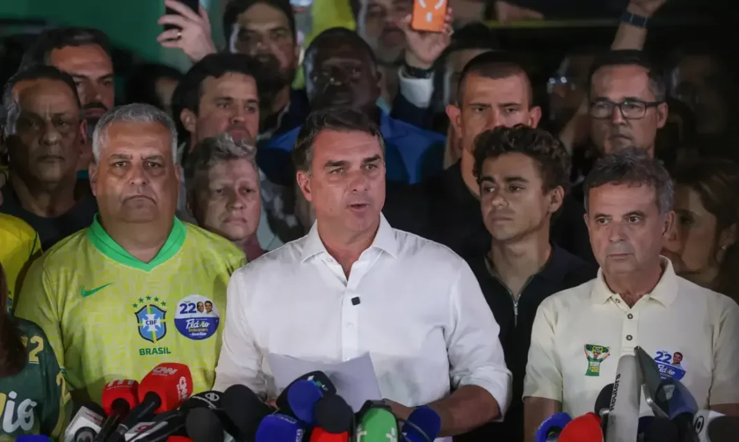 PL sente a força popular de Lula e isola Flávio