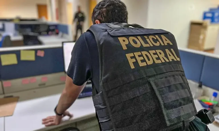 PF investiga uso de broches com câmera para gravar votos