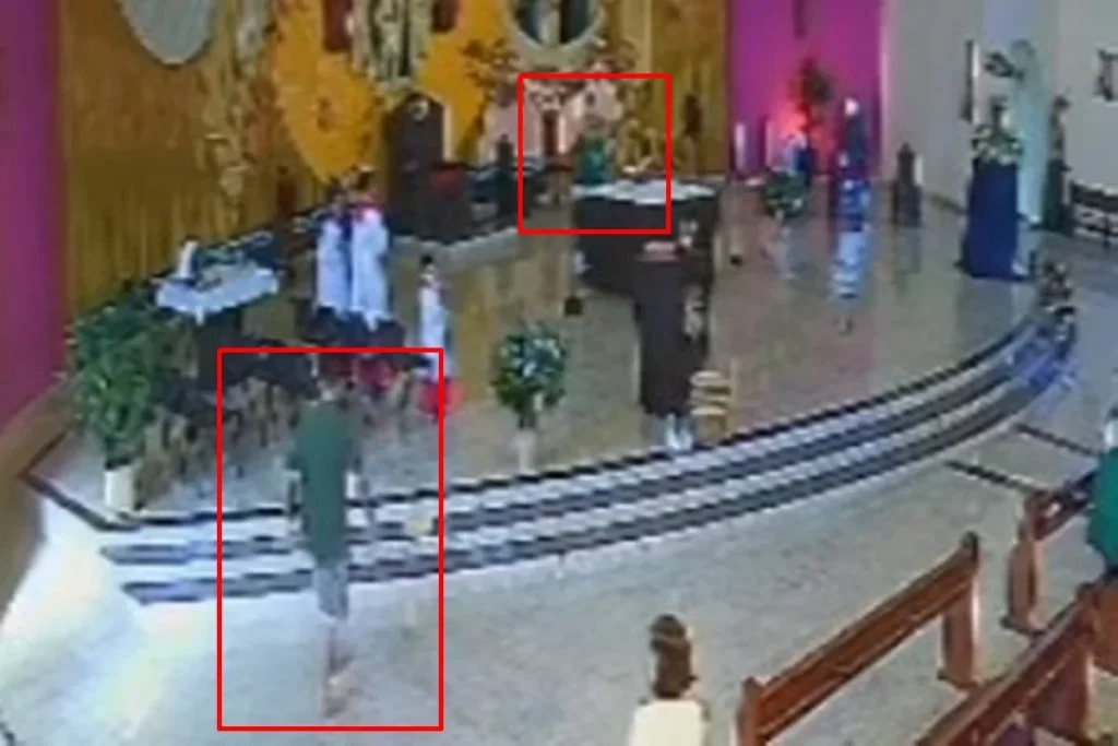 “Avisa para Jesus”: homem invade missa e dá soco em bispo