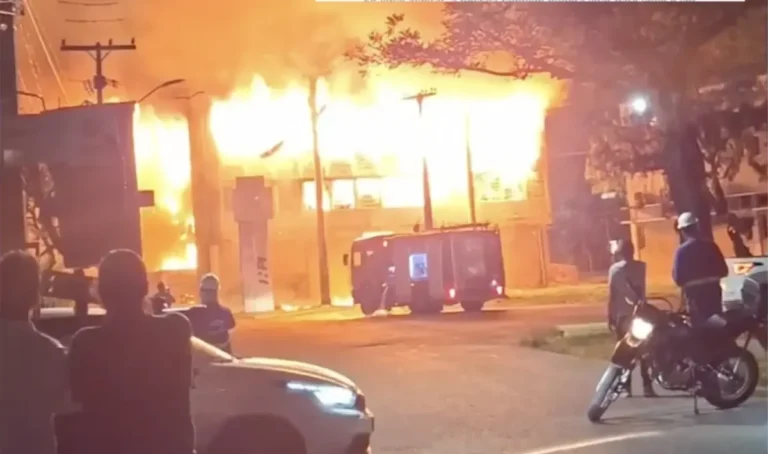 Universidade é alvo incêndio e ameaças após atos pró-Lula