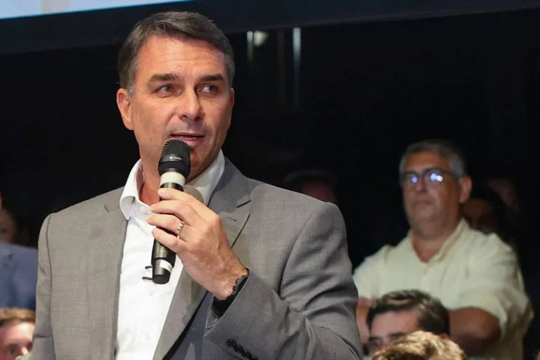Flávio quer cortes em saúde, educação e aposentadoria
