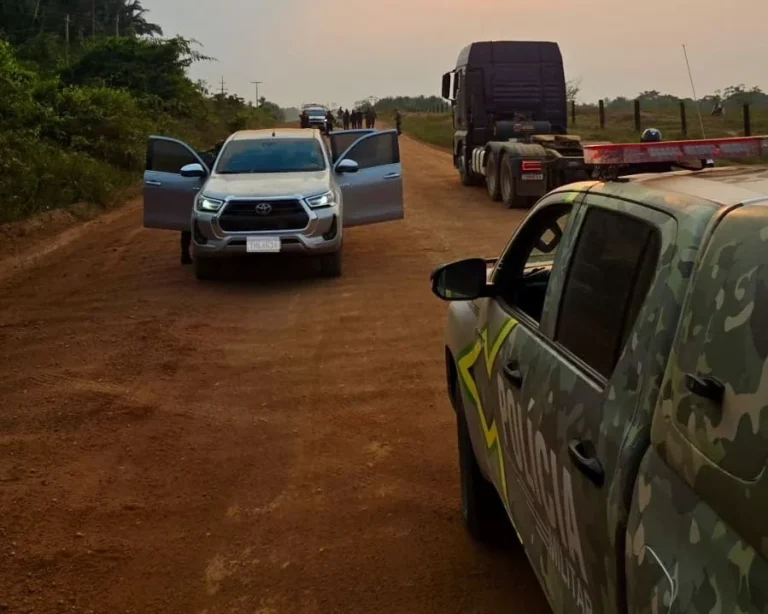 Polícia recupera três veículos que seriam levados à Bolívia