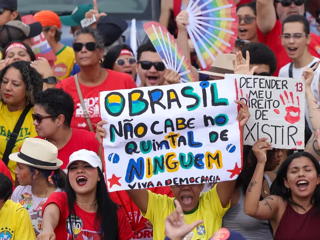 Isso a Globo não mostra: BRASIL NAS RUAS COM LULA